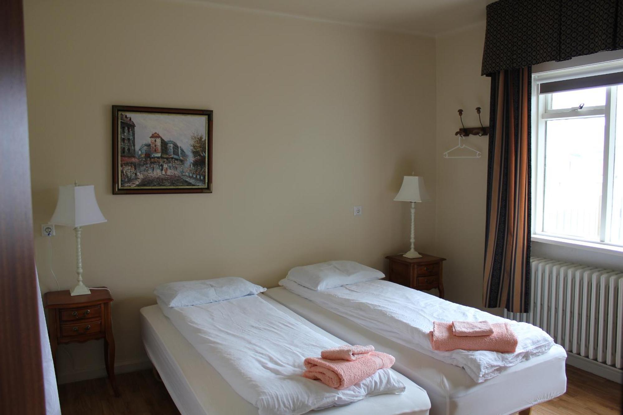 The Guesthouse By The Fjord Thingeyri Room photo