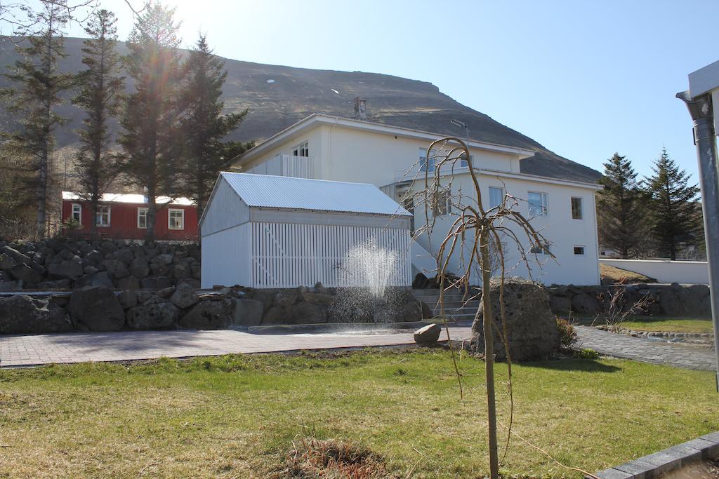 The Guesthouse By The Fjord Thingeyri Exterior photo
