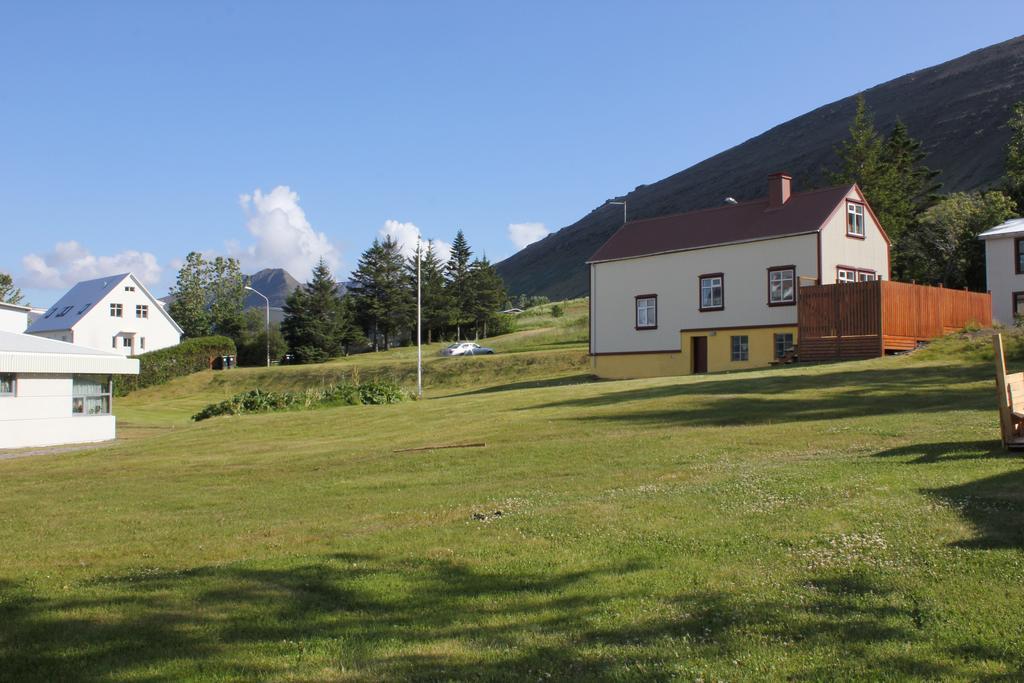 The Guesthouse By The Fjord Thingeyri Exterior photo