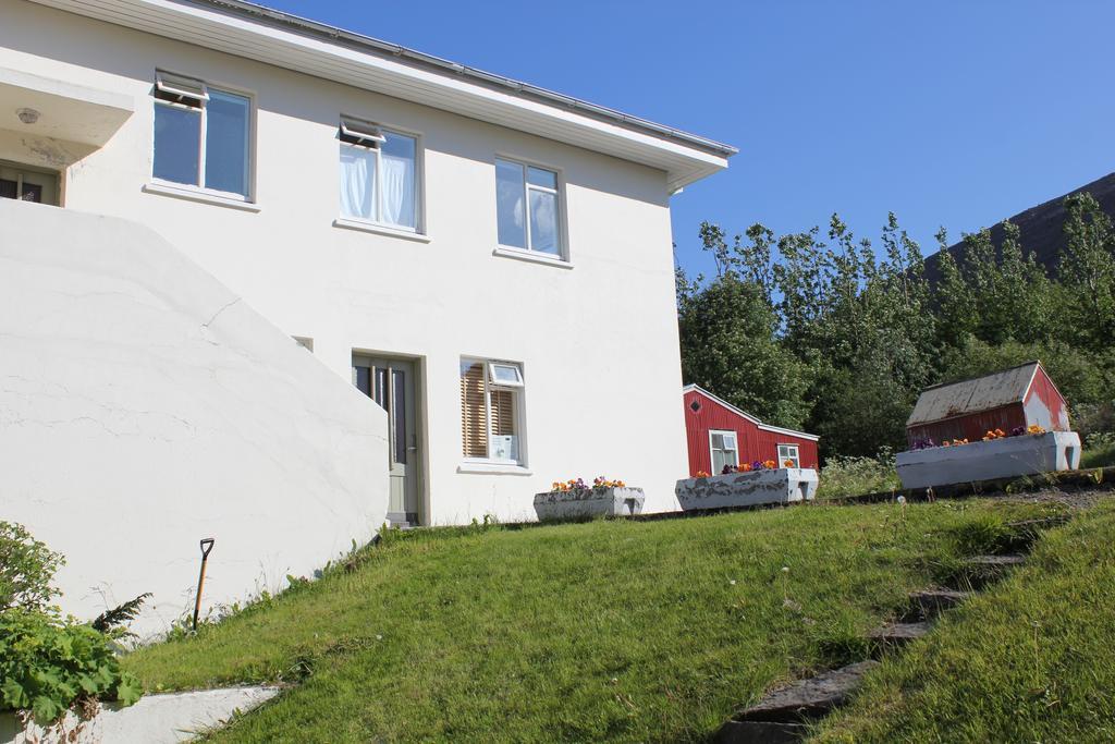 The Guesthouse By The Fjord Thingeyri Exterior photo
