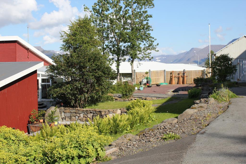 The Guesthouse By The Fjord Thingeyri Exterior photo